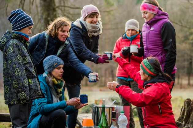 Glühwein auf winterlicher Wanderung